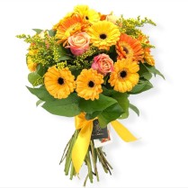 buchet cu flori in nuante de galbene si portocaliu