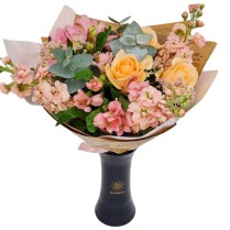 Buchet de flori in nuante de roz si peach
