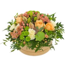 Cutie cu crin, chrisantema, trandafiri si hypericum