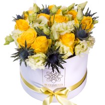 cutie cu flori galbene trandafiri lisiantus cadou zi de nastere ieftina frumoasa