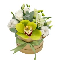 Aranjament floral in cutie cu bumbac, orhidee, alstroemeria si lisiantus