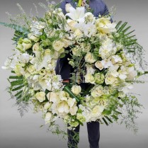 Coroana funerara de lux cu flori albe