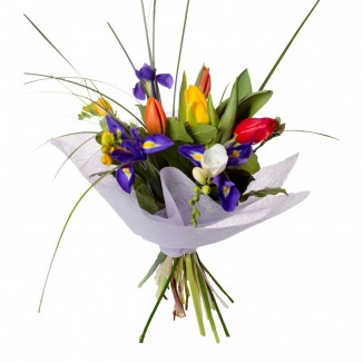 Cele mai frumoase buchete de flori cu la multi ani lalele frezii irisi