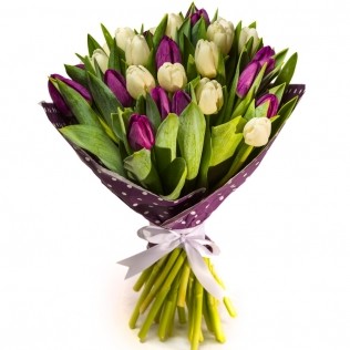 Buchet de flori livrare gratuita in bucuresti lalele albe lalele mov ambalaj panglica