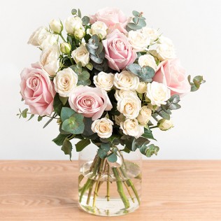 Buchet de trandafiri albi si roz