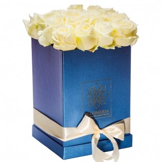 17 trandafiri albi in cutie