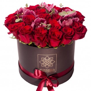 in cutie rotunda trandafiri orhidee aranjament floral pret ieftini