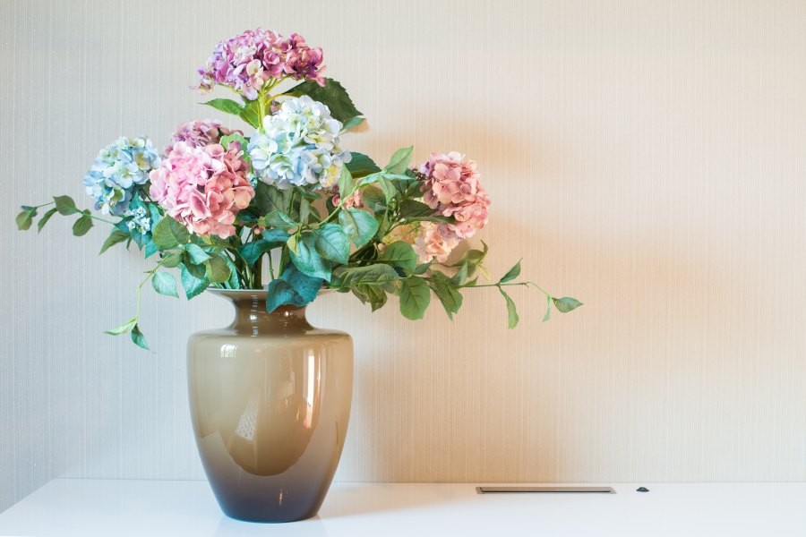 aranjament floral vesel flori viu colarate