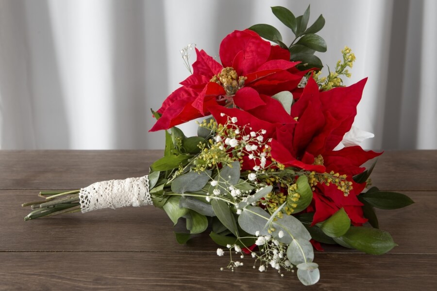 buchet de flori craciunita poinsettia